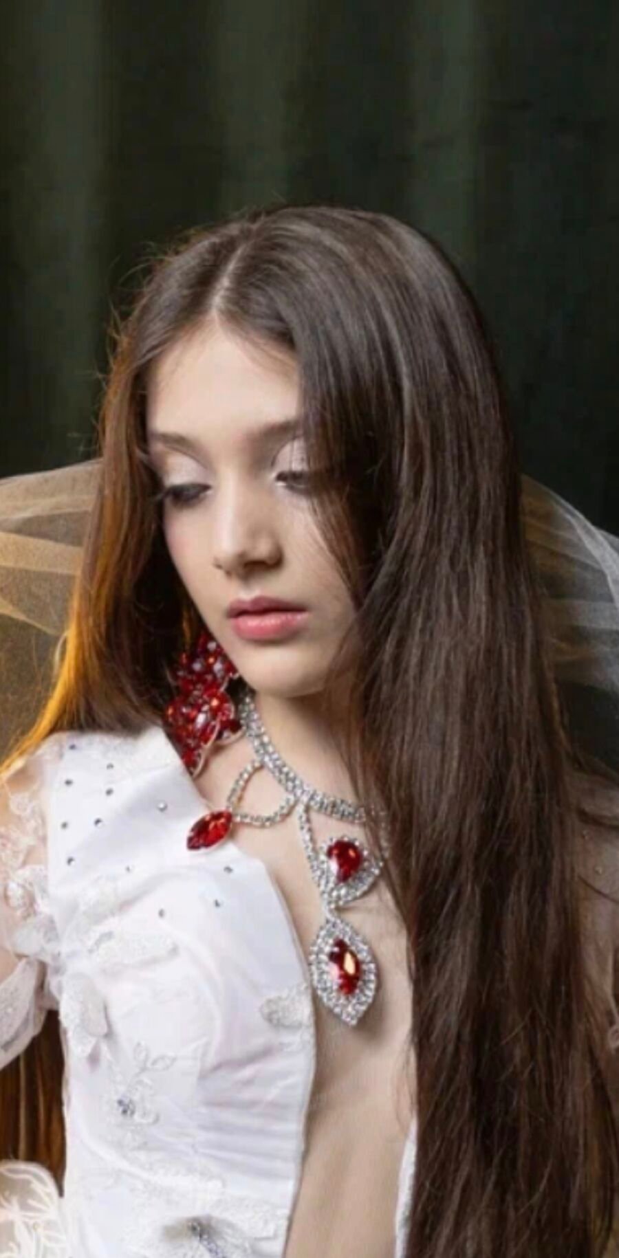amina - Cover 4