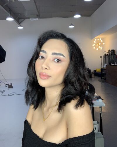 blessie - Deira model